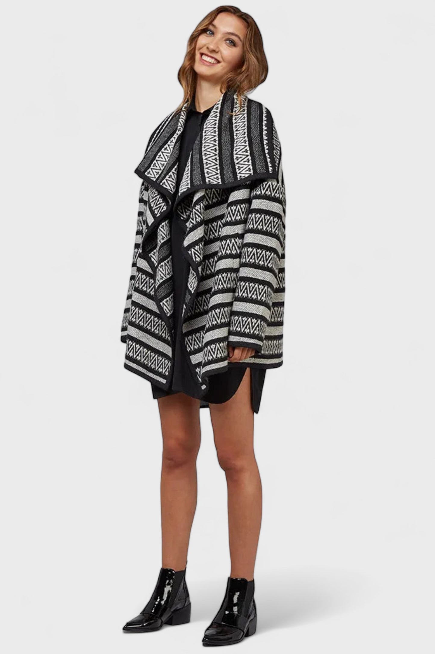 Wyomey Blanket Jacket in Black and White