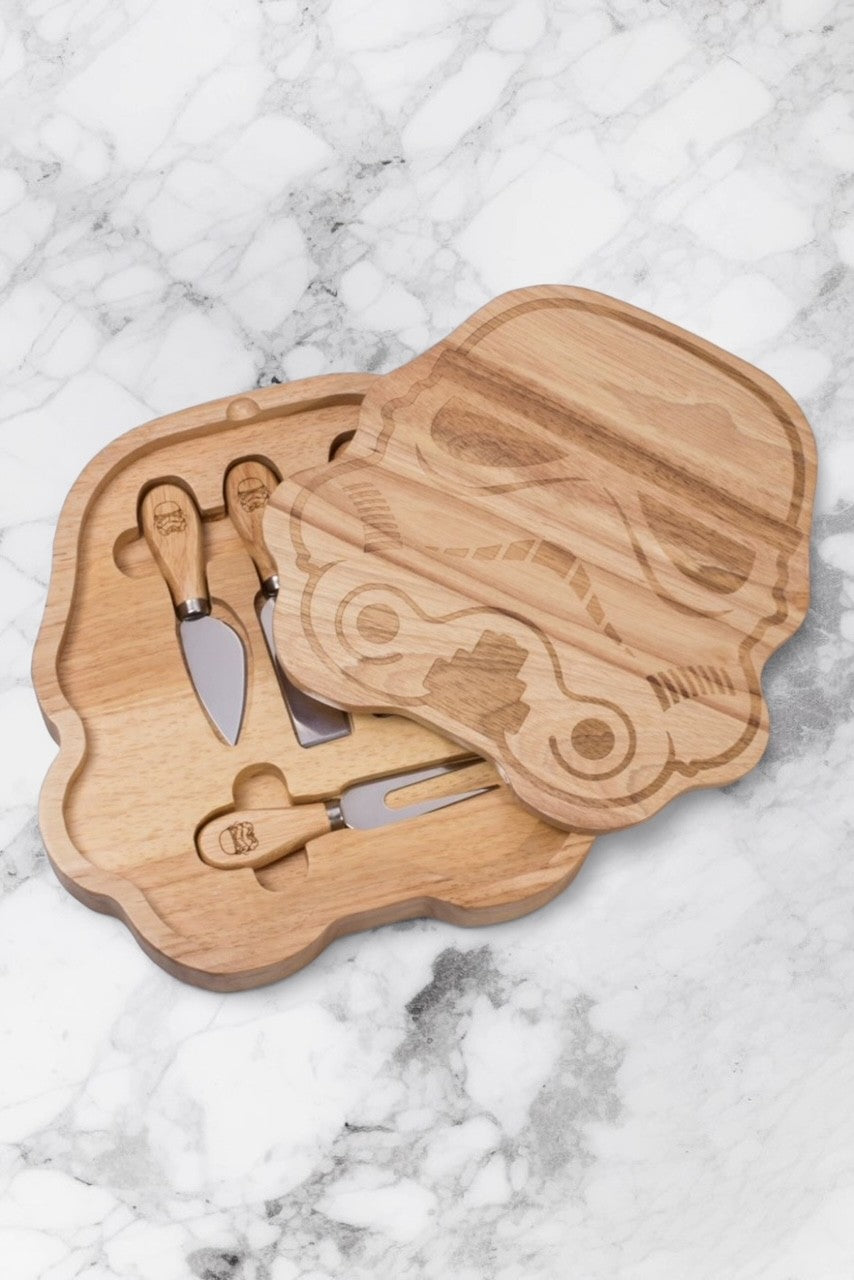 Storm Trooper Cheeseboard and Knives - Detail 1