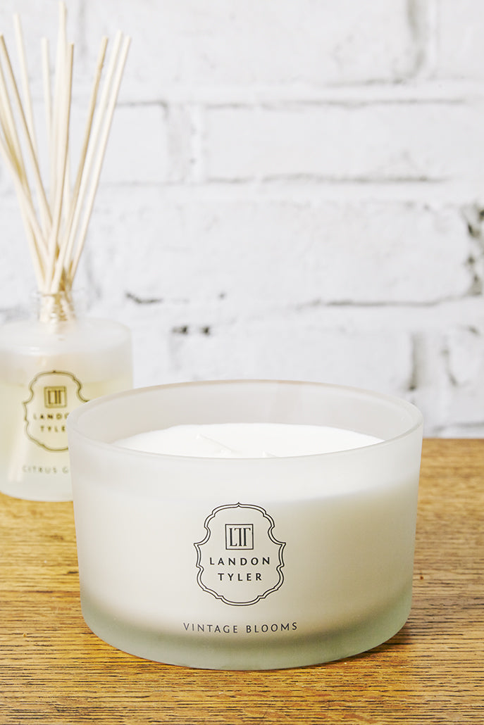 Vintage Blooms 3 Wick Candle - Detail 1