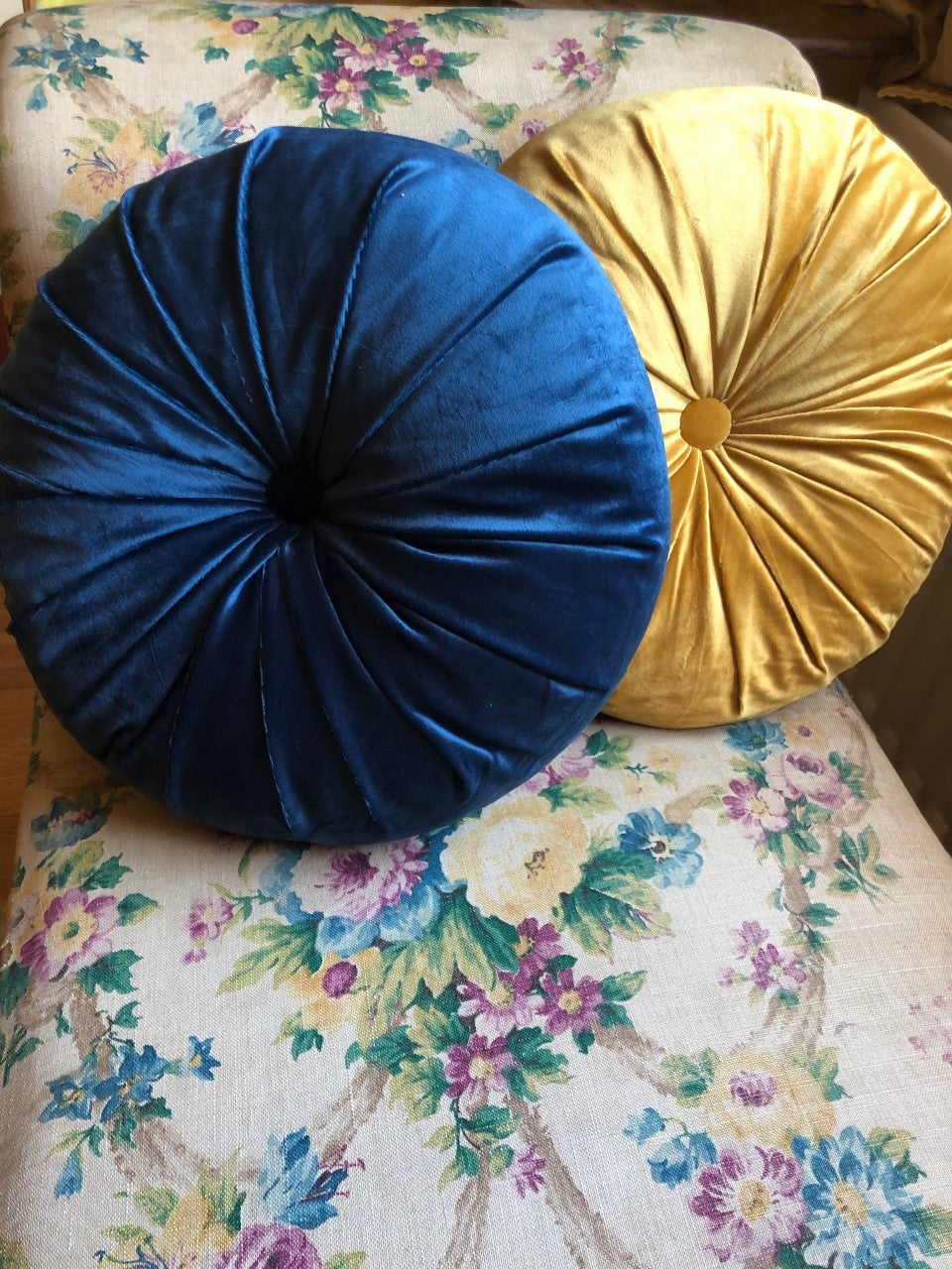 Vintage Style Round Velvet Ruched Cushion