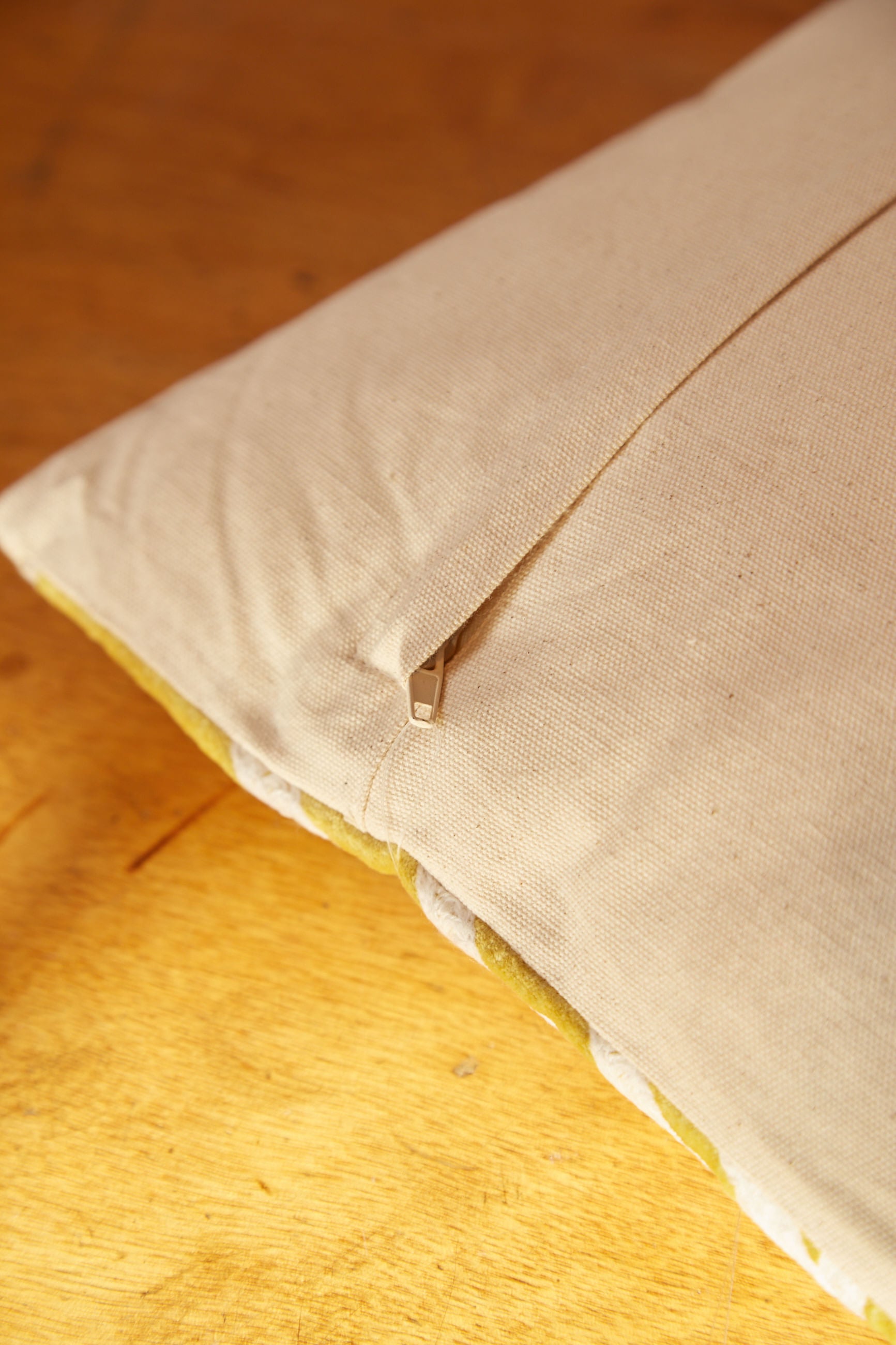 3D Abstract Double Circle Woven Applique Cushion - Detail 1