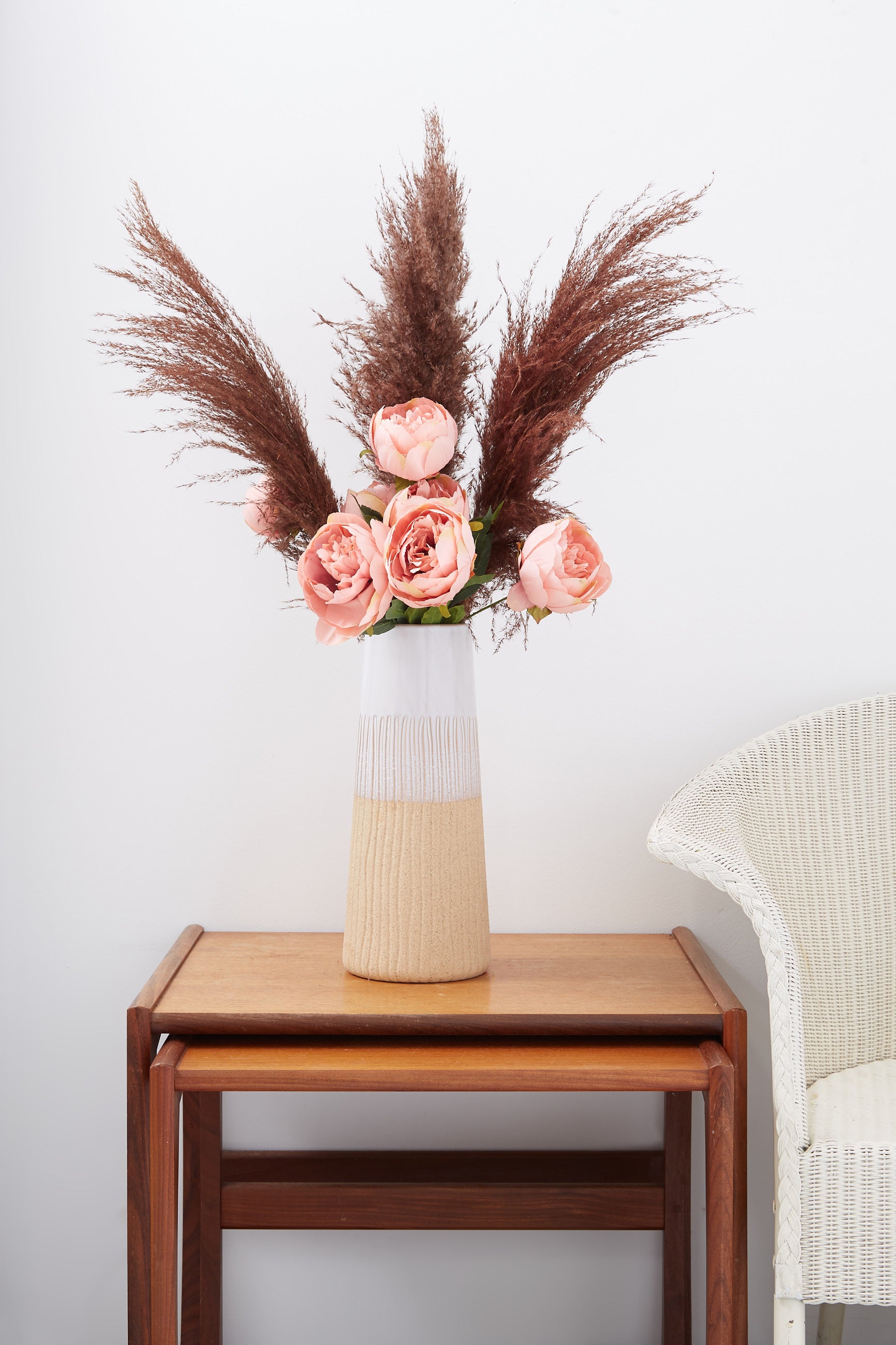 3 Stems of Chocolate Dried Pampas Grass - Detail 1