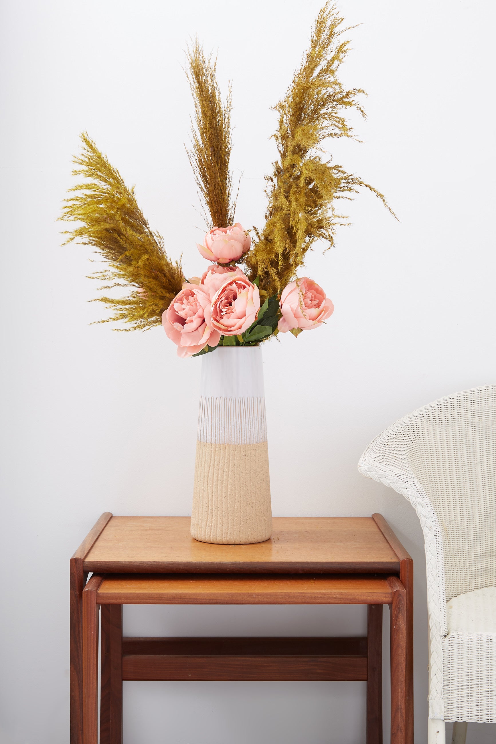 3 Stems of Khaki Dried Pampas Grass - Detail 1
