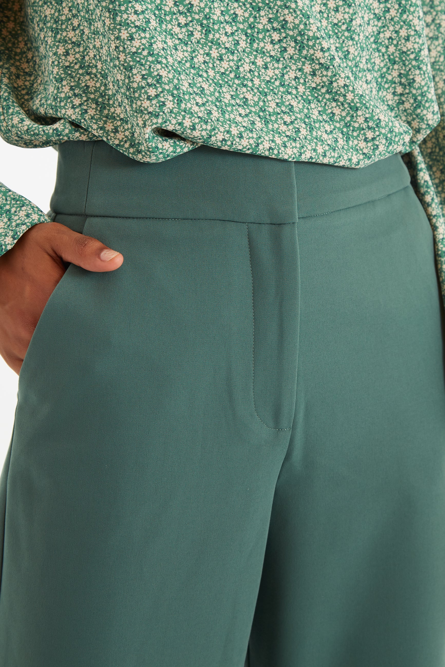 Elina Straight Leg Trouser Dark Green - Detail 2