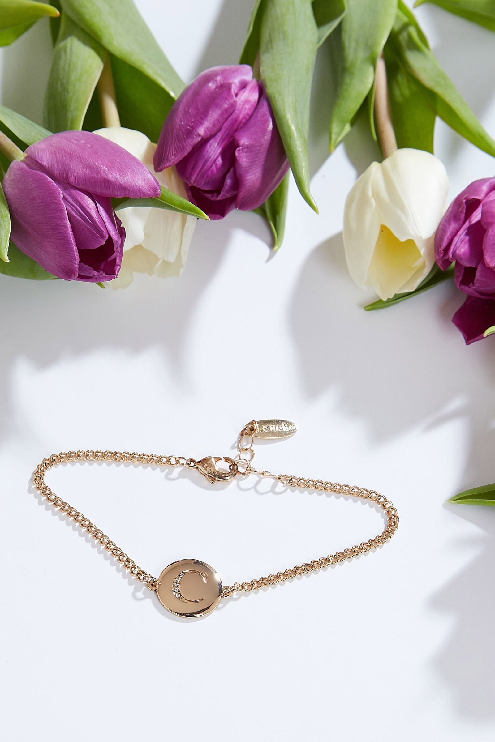 Louche Emily Personal Letter Disc Bracelet Gold - Detail 4