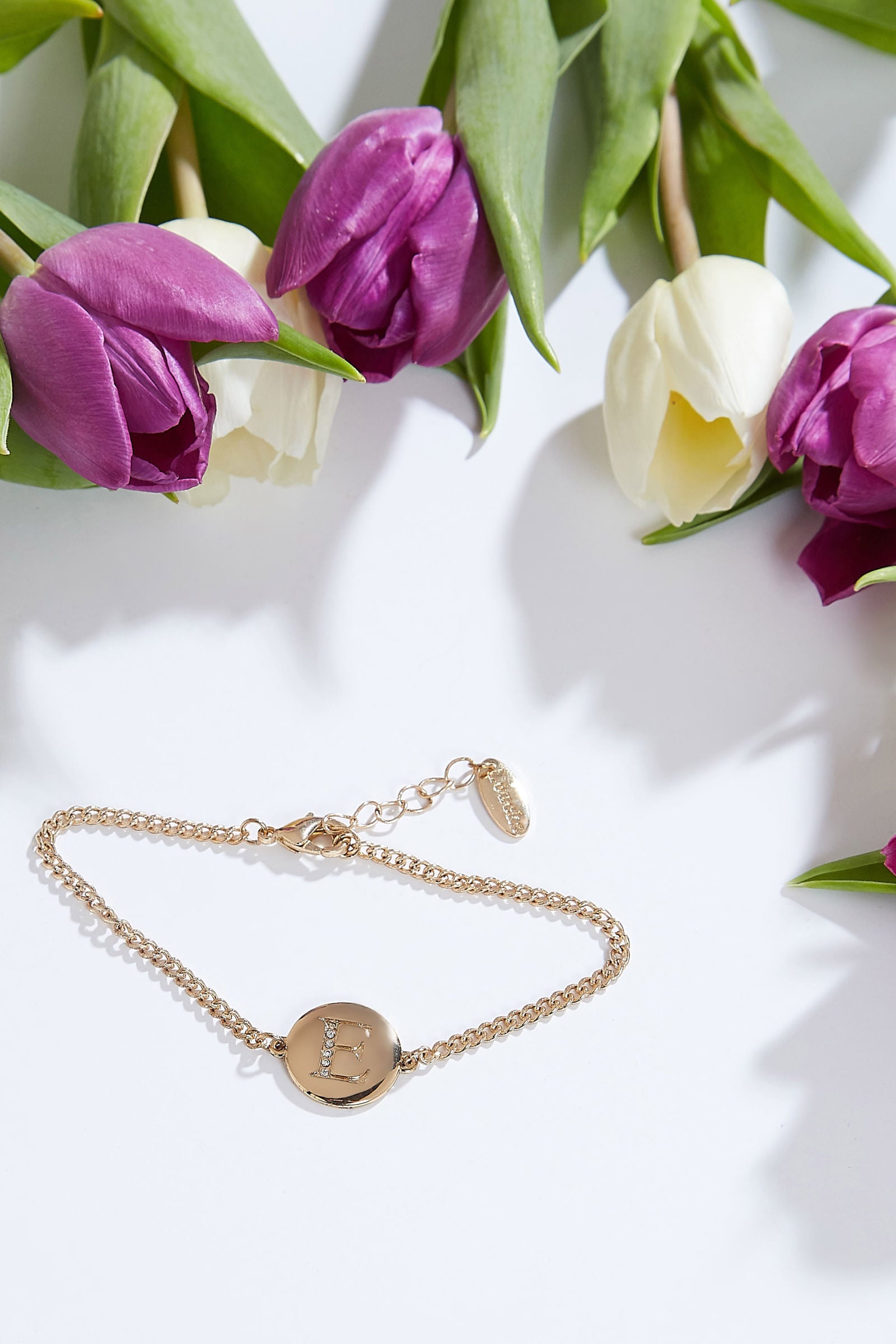 Louche Emily Personal Letter Disc Bracelet Gold - Detail 3