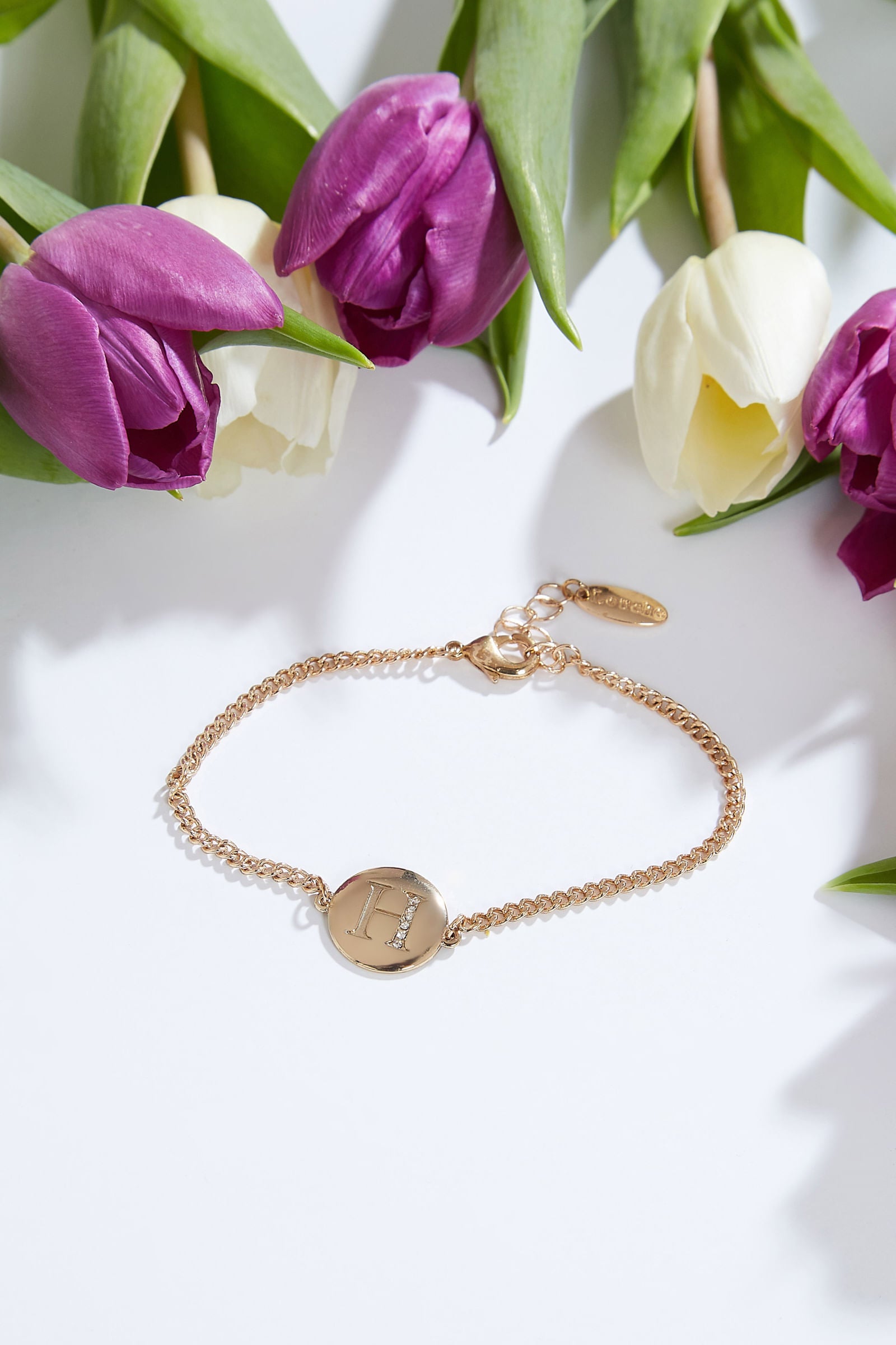 Louche Emily Personal Letter Disc Bracelet Gold - Detail 1