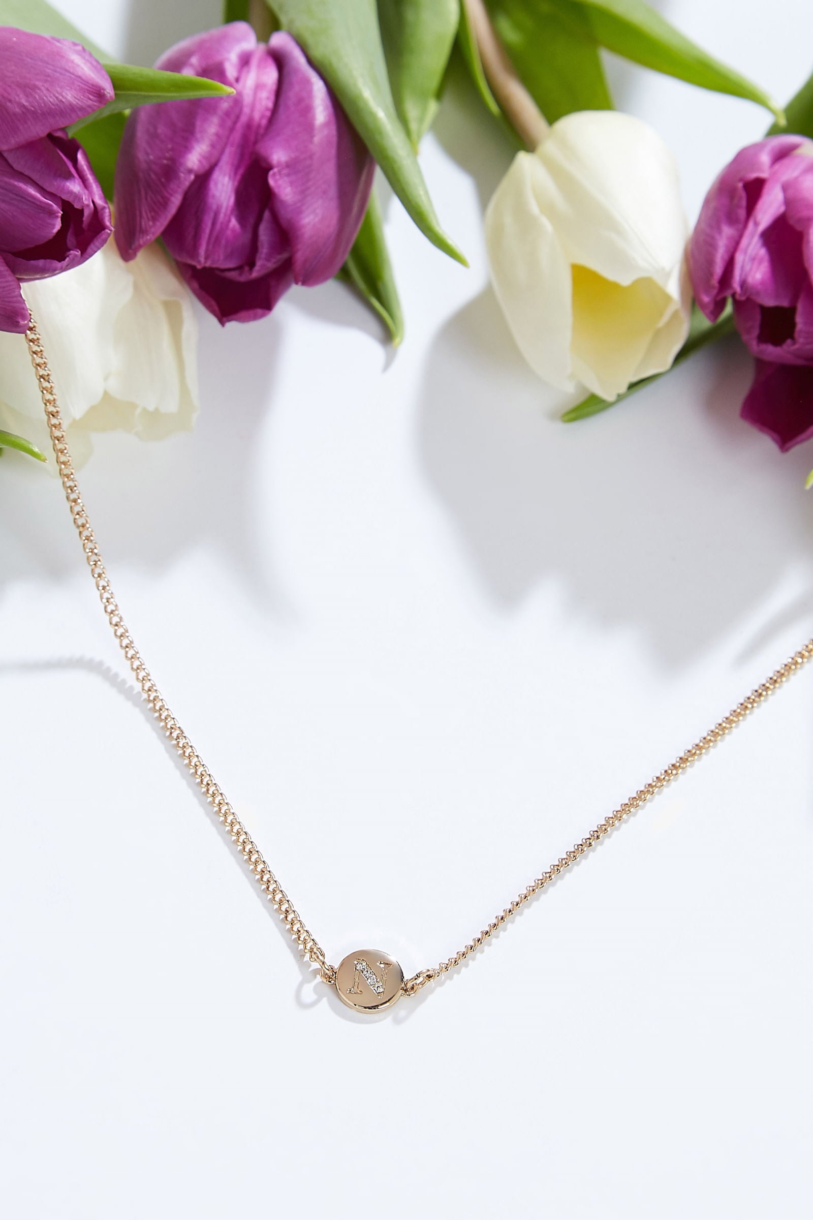 Louche Letter Disc Necklace  Gold - Detail 4
