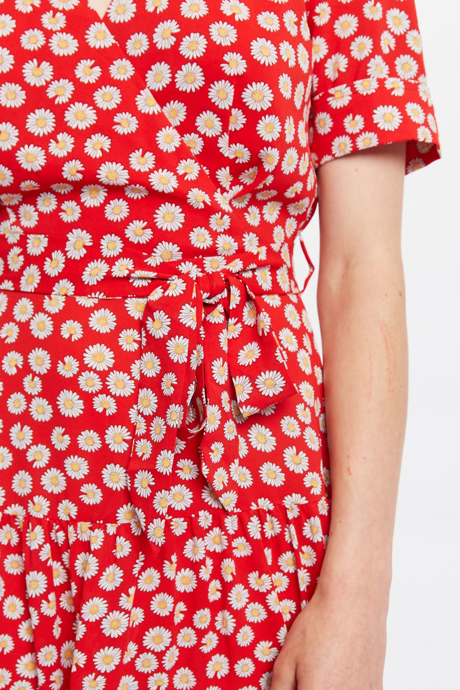 Louche Emin Daisy Dancer Print Short Sleeve Tie Midi Dress - Red – JOY