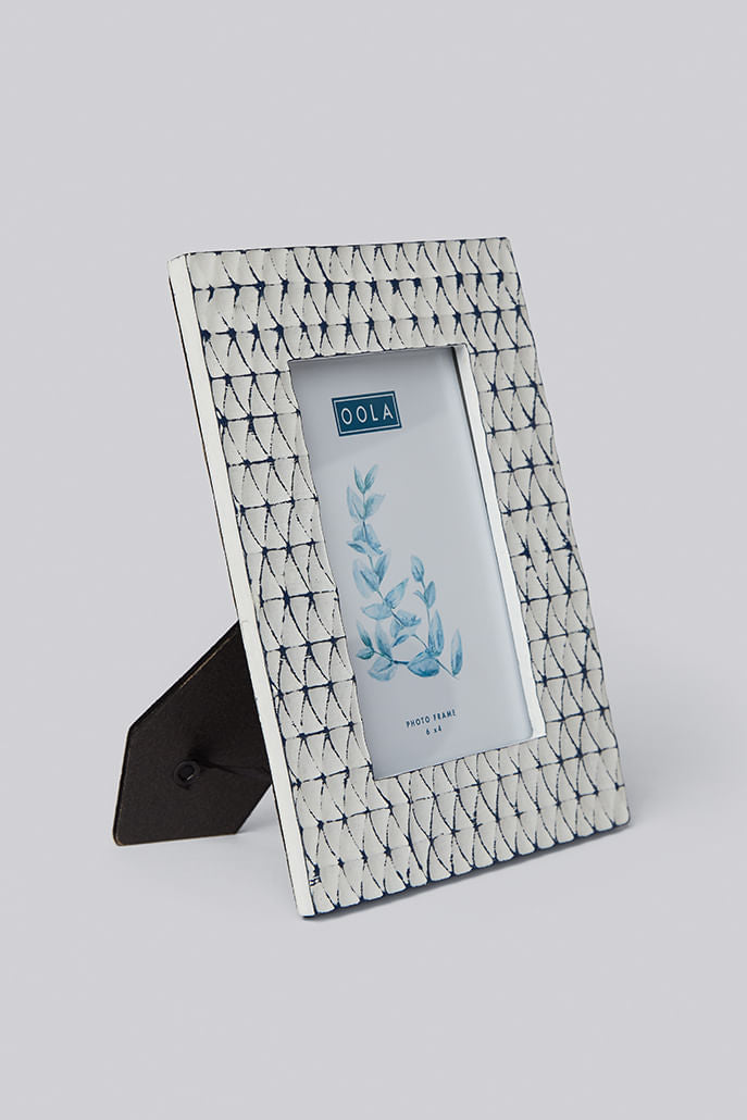 White Diamond Pattern Photo Frame For 6X4 - Styled