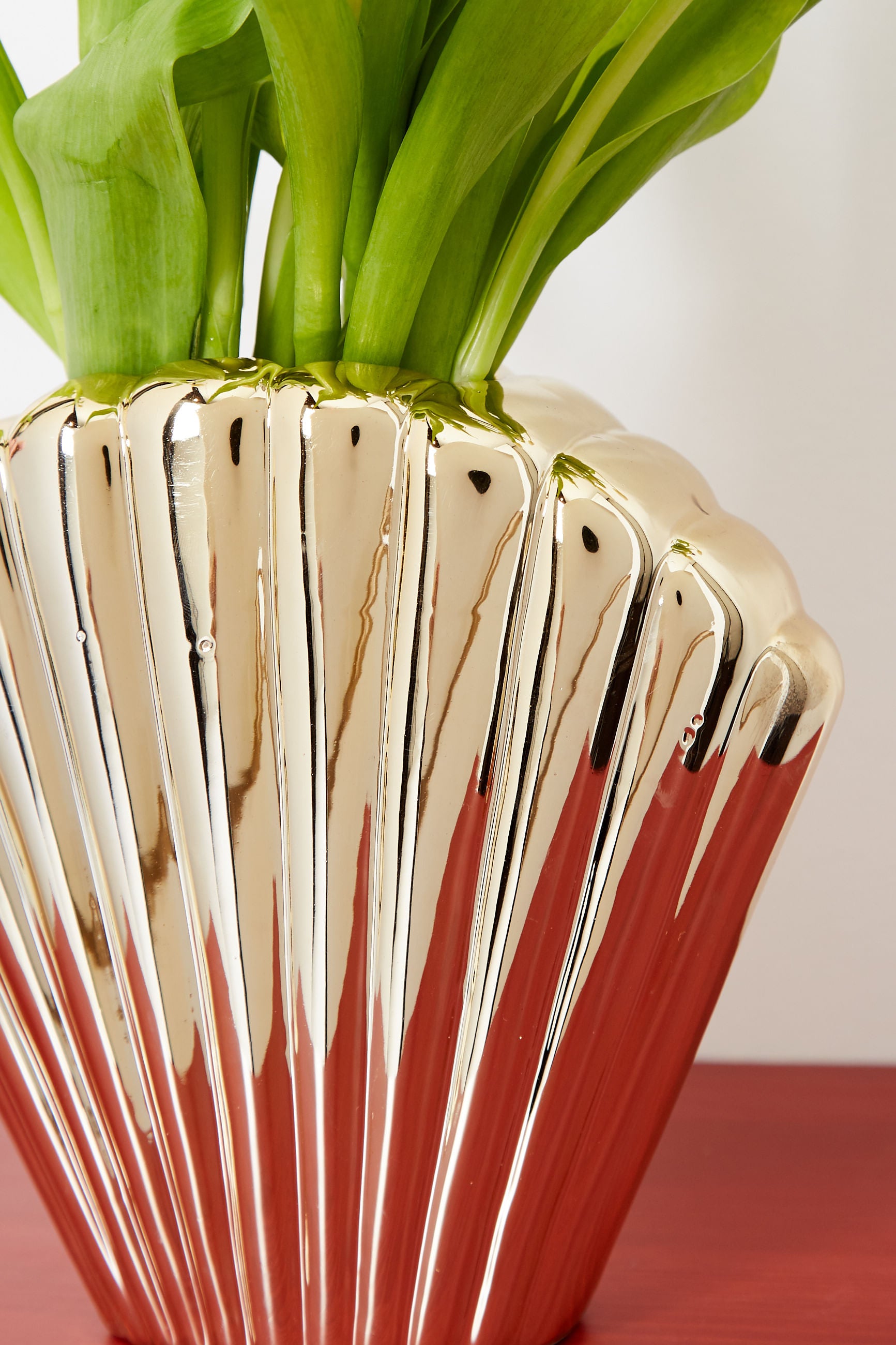 Gold Shell Vase - Detail 1
