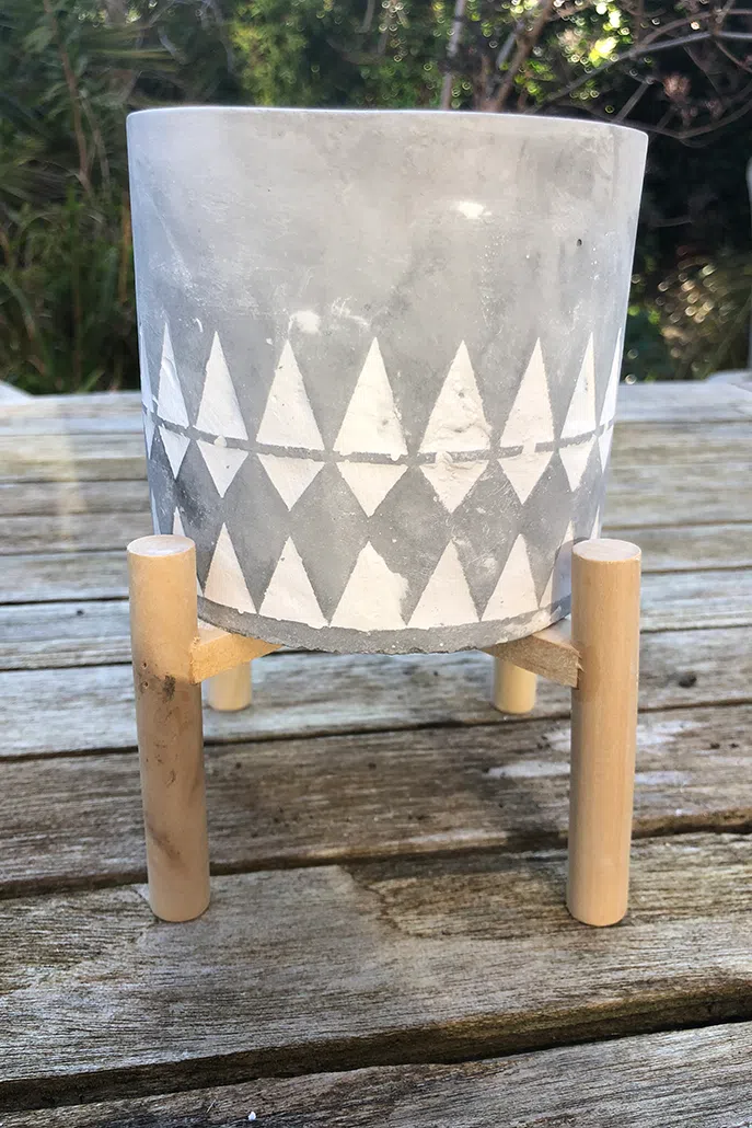 Large Embossed Diamond Concrete Candle With Stand
