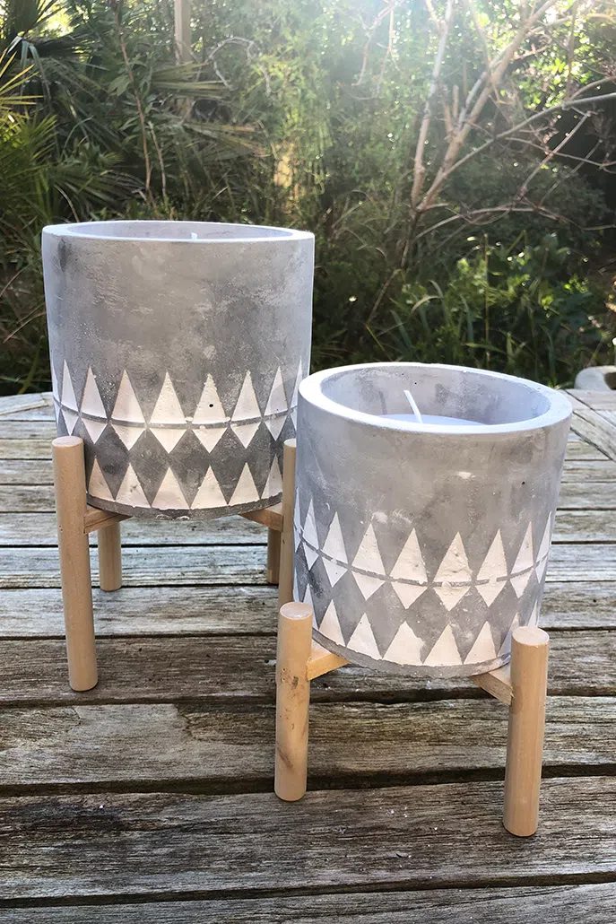 Large Embossed Diamond Concrete Candle With Stand