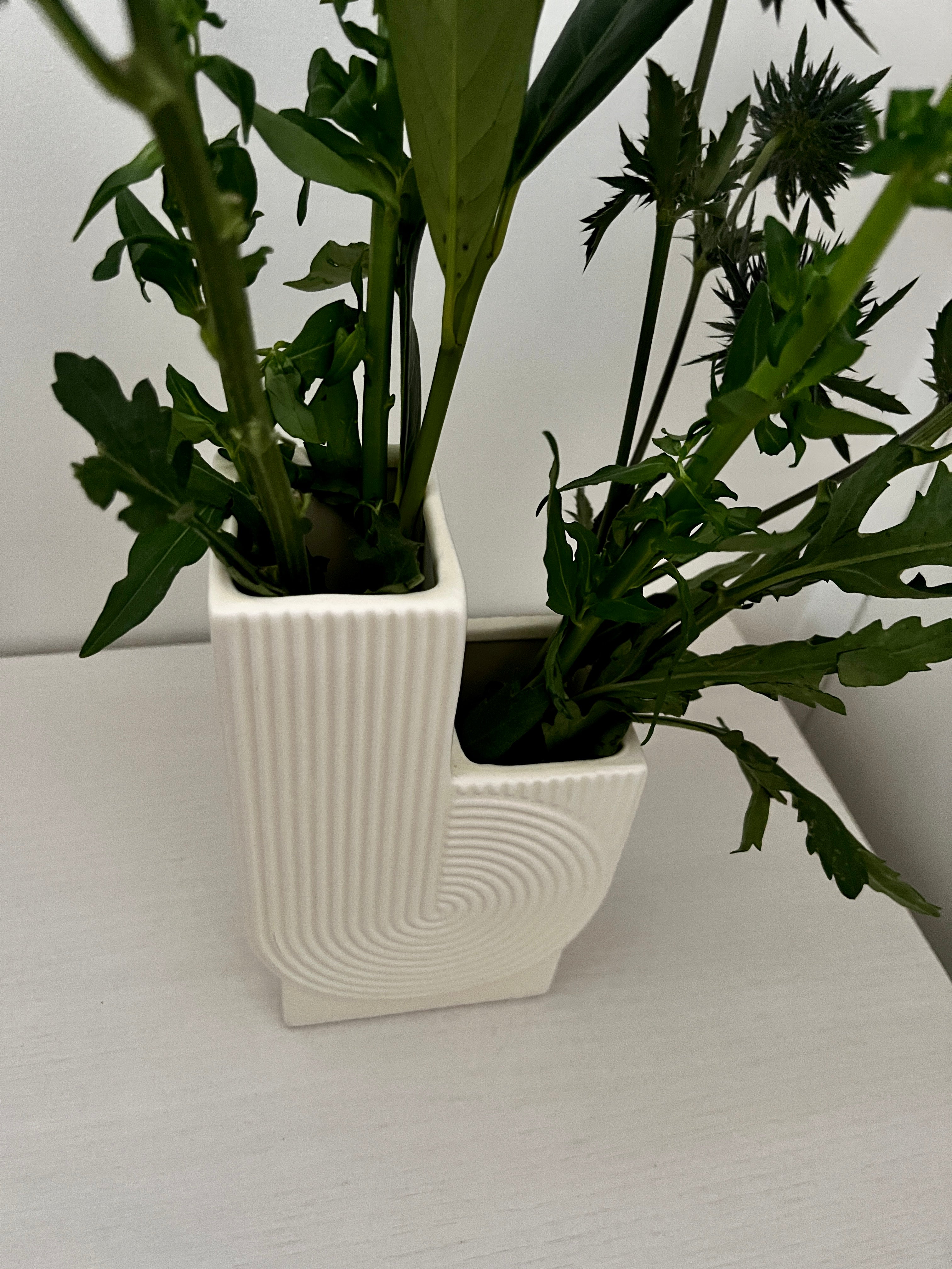 Designer Ribbed Vase - Detail 1