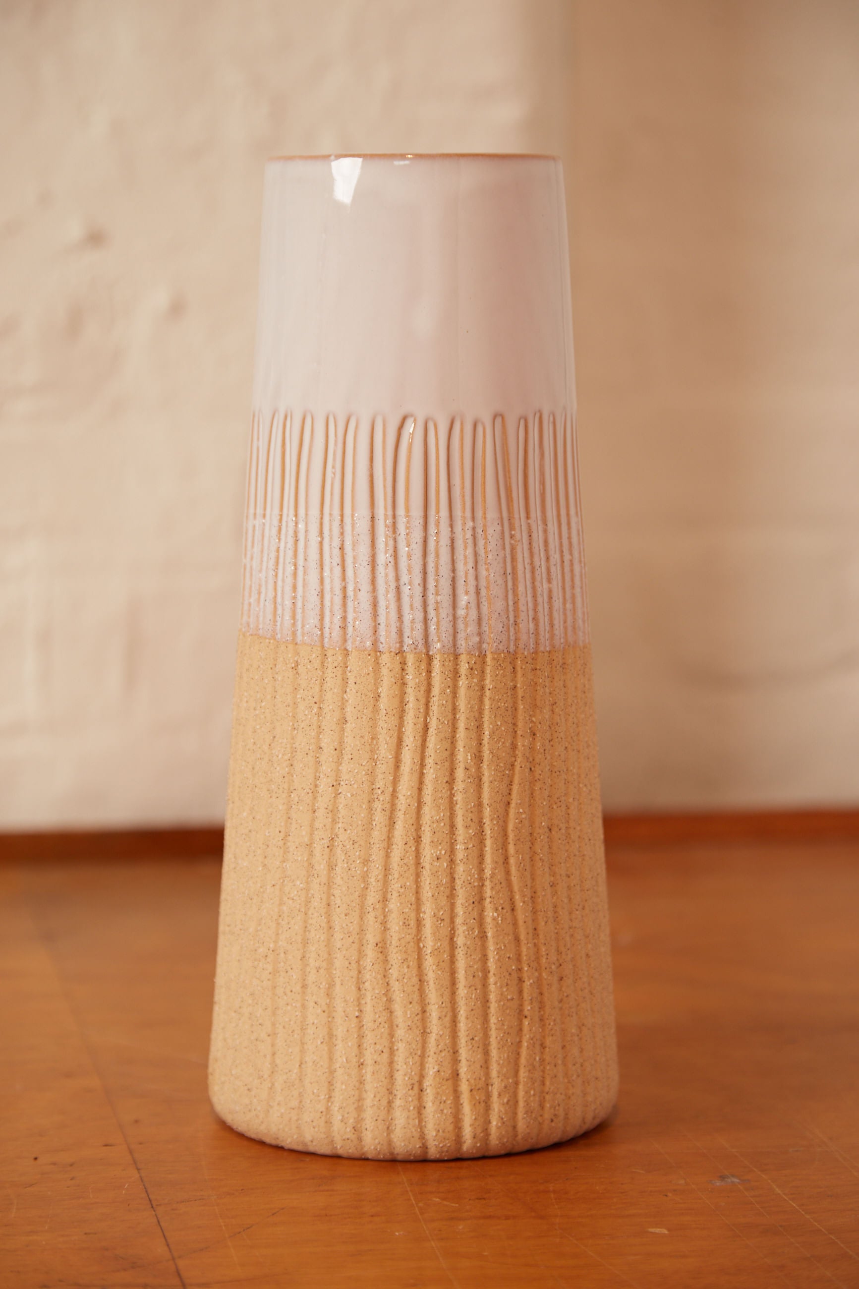 Large Glazed and Terracotta Etched Vase - Detail 1