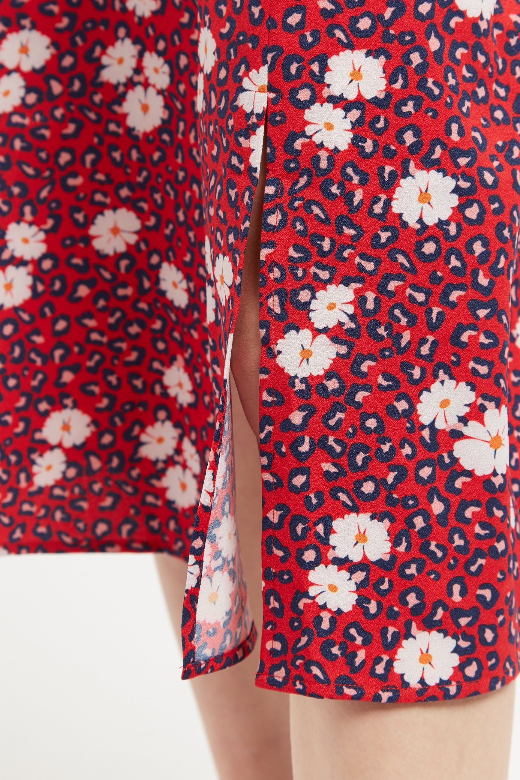 Louche Liv Roaring Daisy Print Long Sleeve Midi Dress - Red - Detail 1