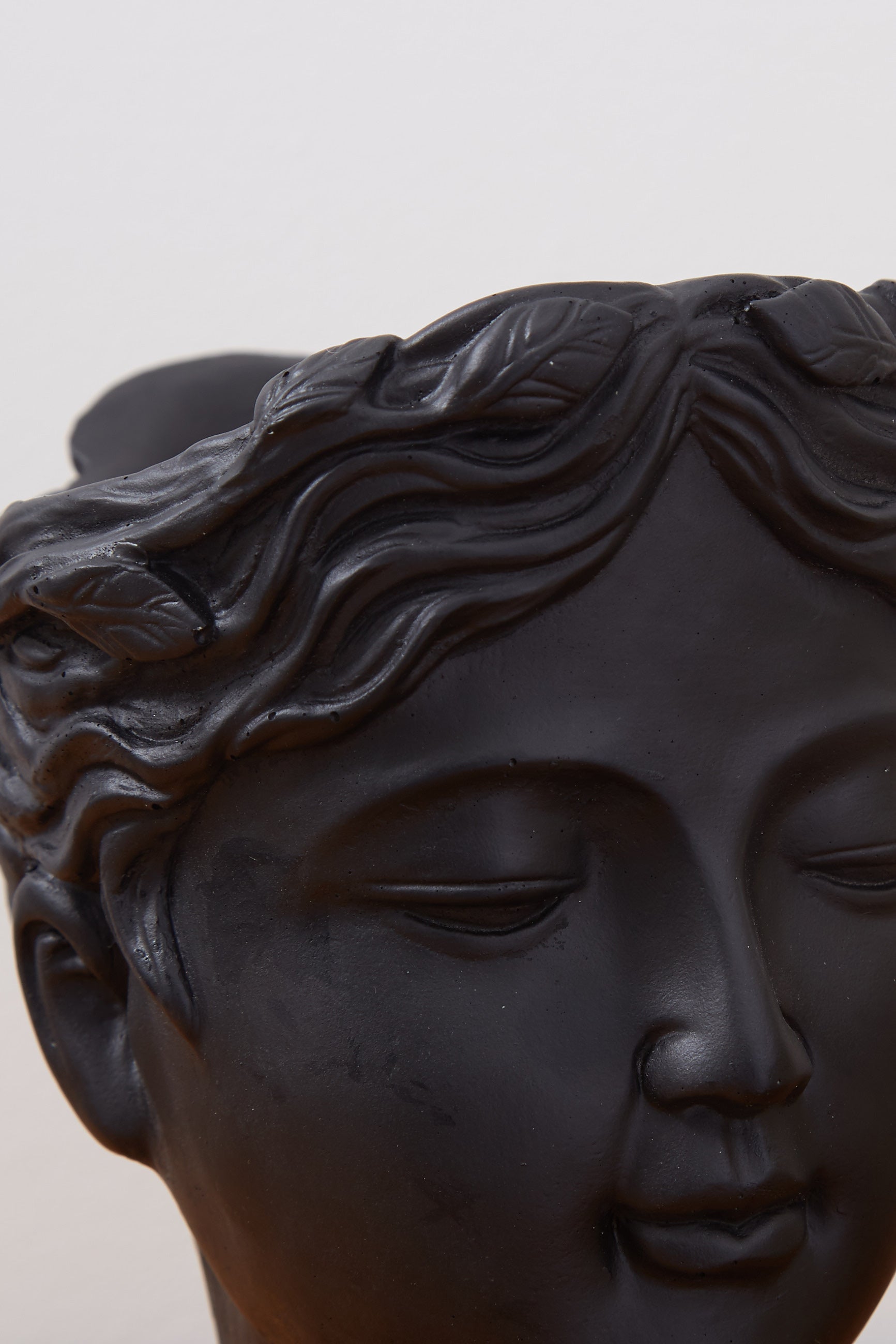 Medium Venus Head Planter in Black - Detail 2