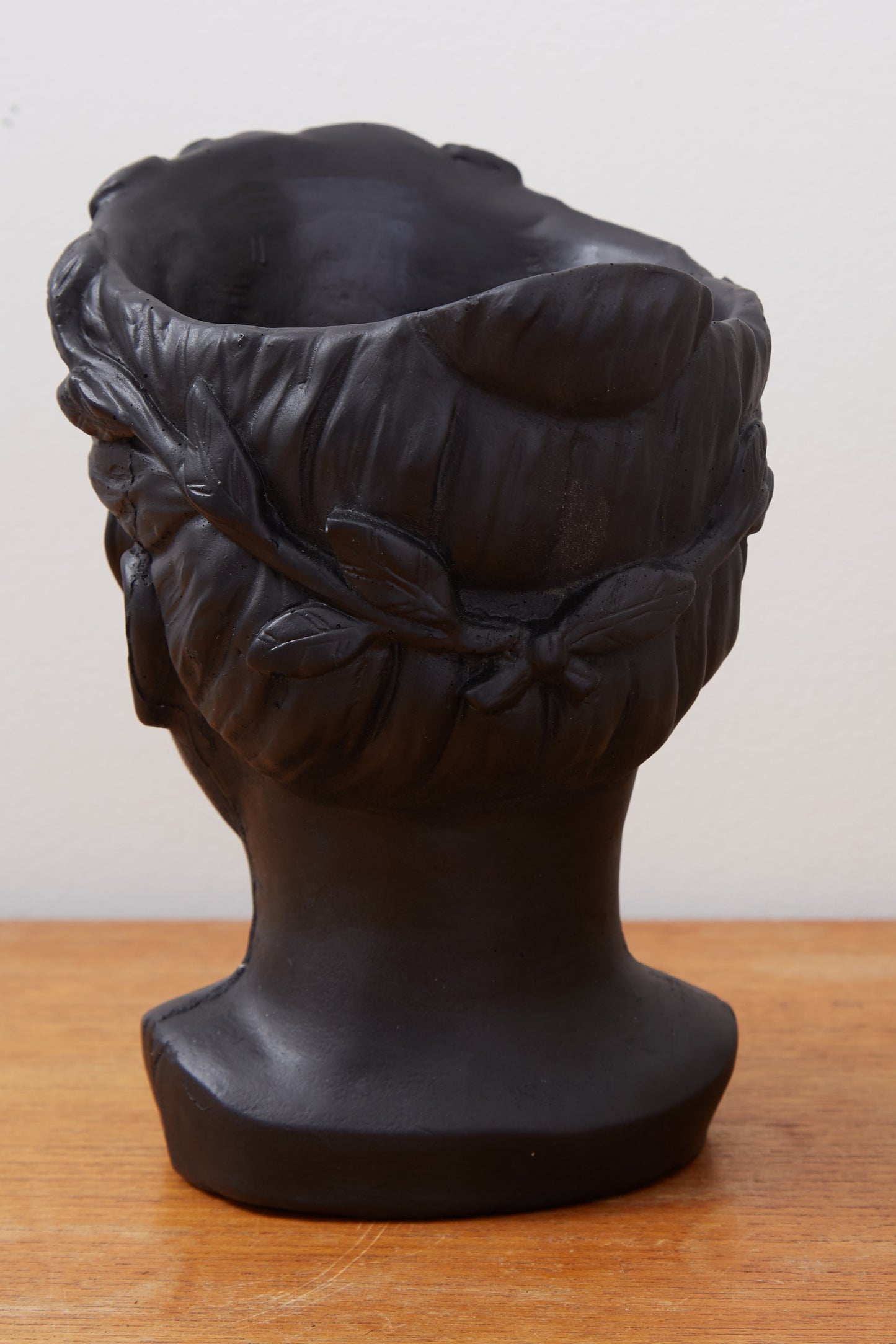 Medium Venus Head Planter in Black