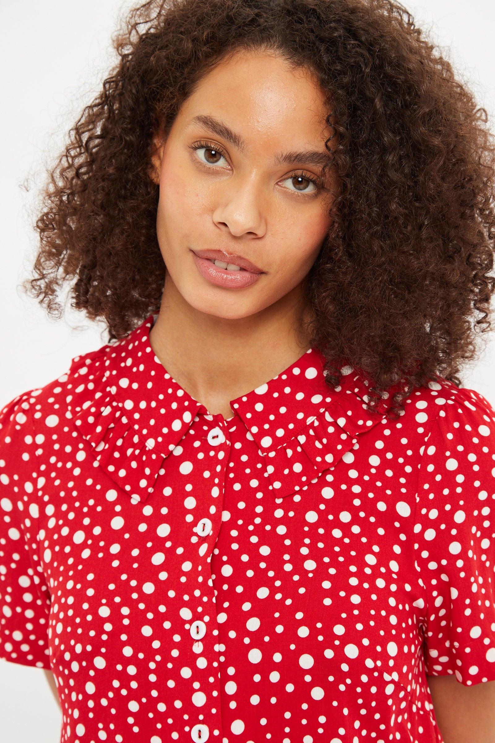 Louche Padma Spot It Print Ruffle Collar Short Sleeve Blouse Red - Detail 1