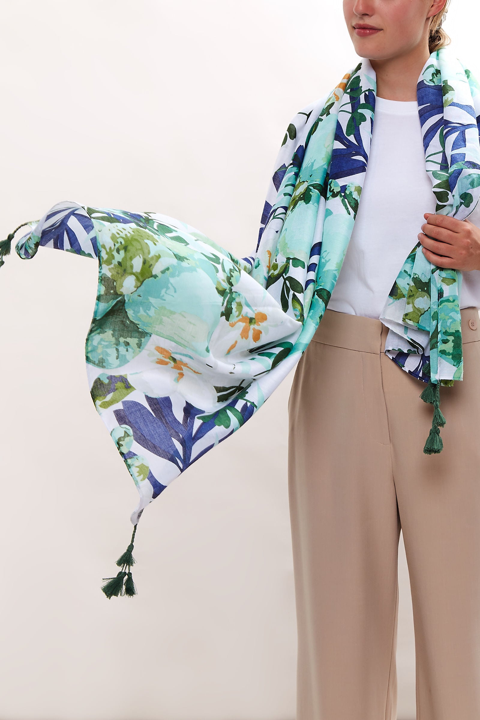 Louche Peony Printed Scarf - Detail 1