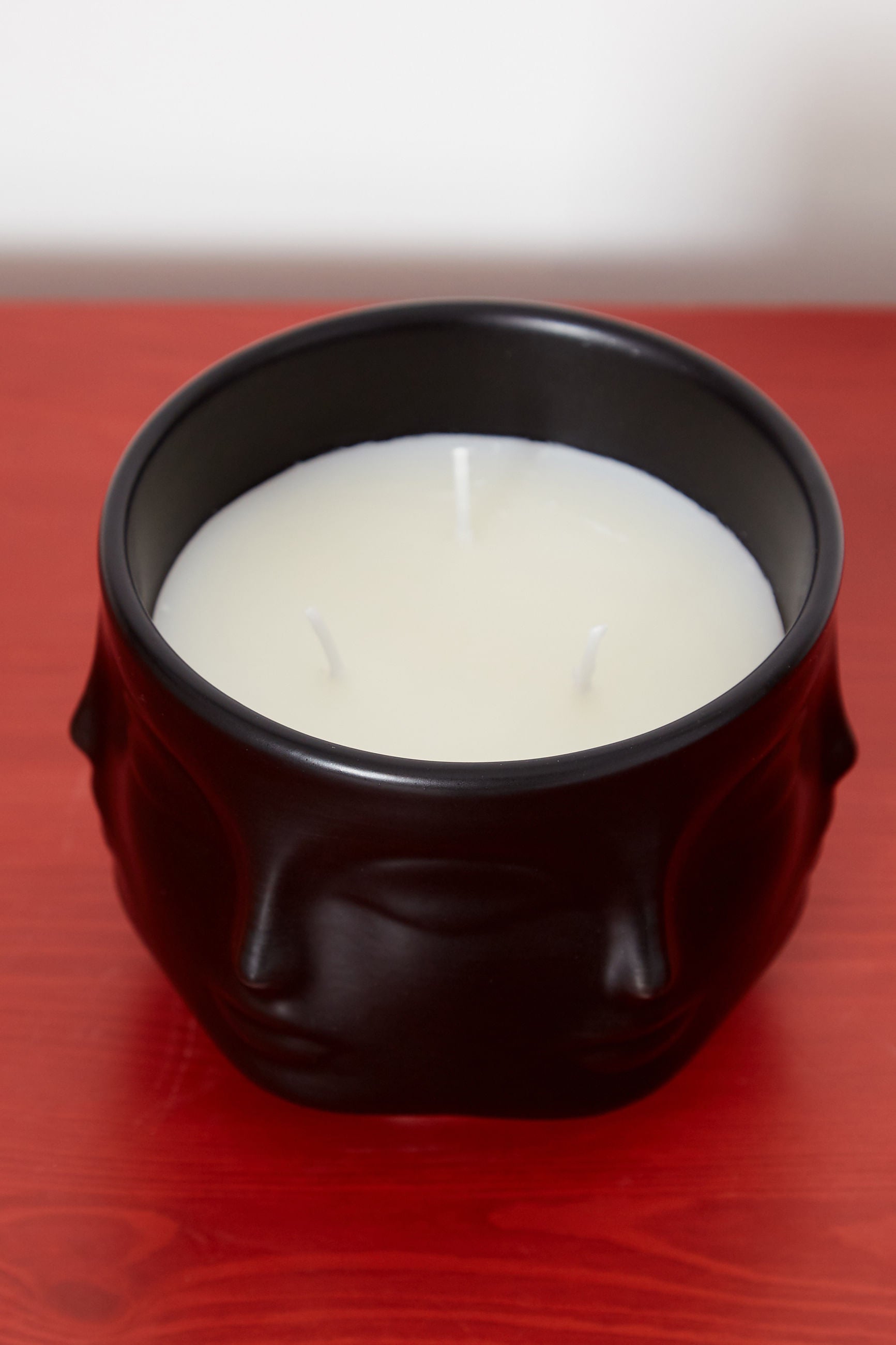 Relief Face Black Orchid Scented Candle - Detail 1