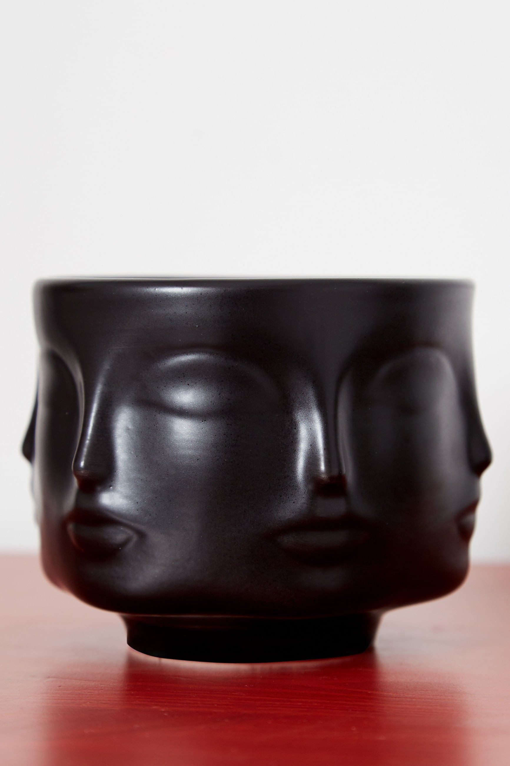 Relief Face Black Orchid Scented Candle - Detail 2