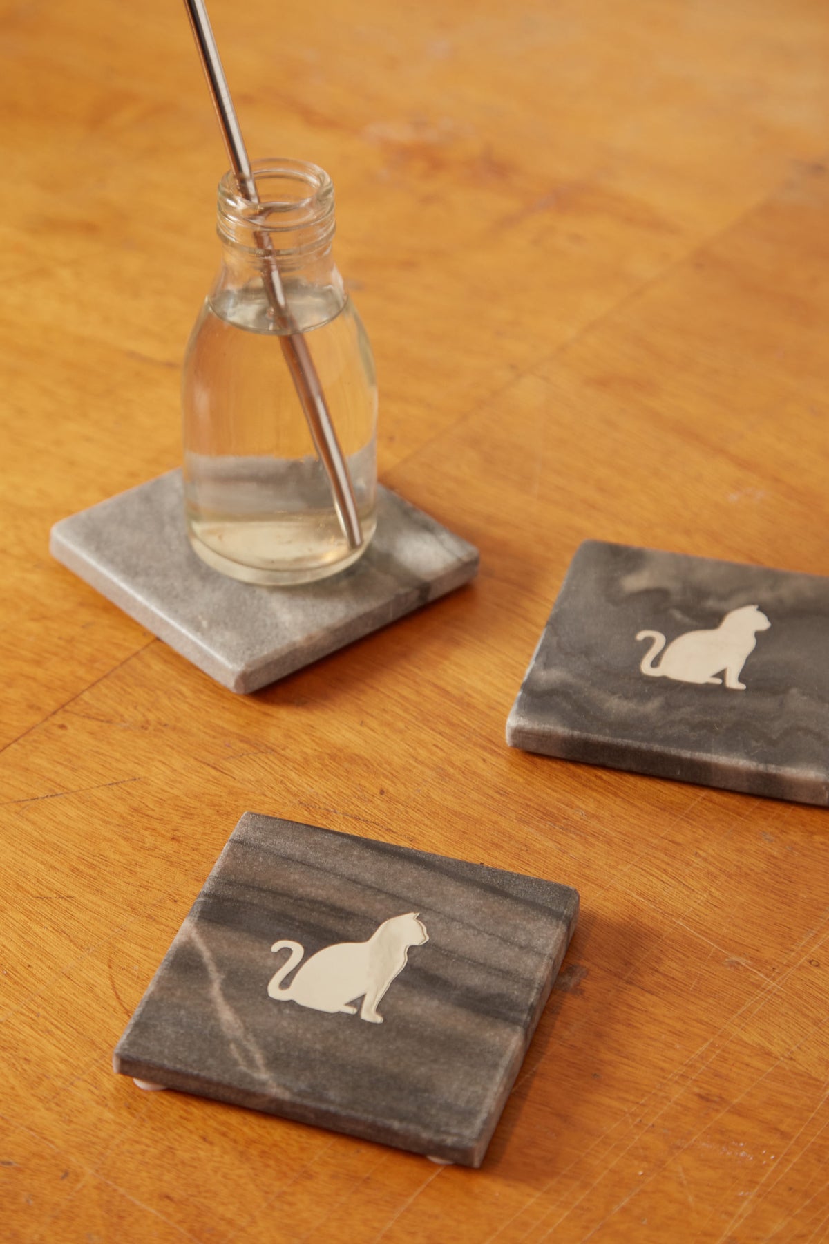 Set 4 Marble Coasters Metallic Cat Design Dark Grey