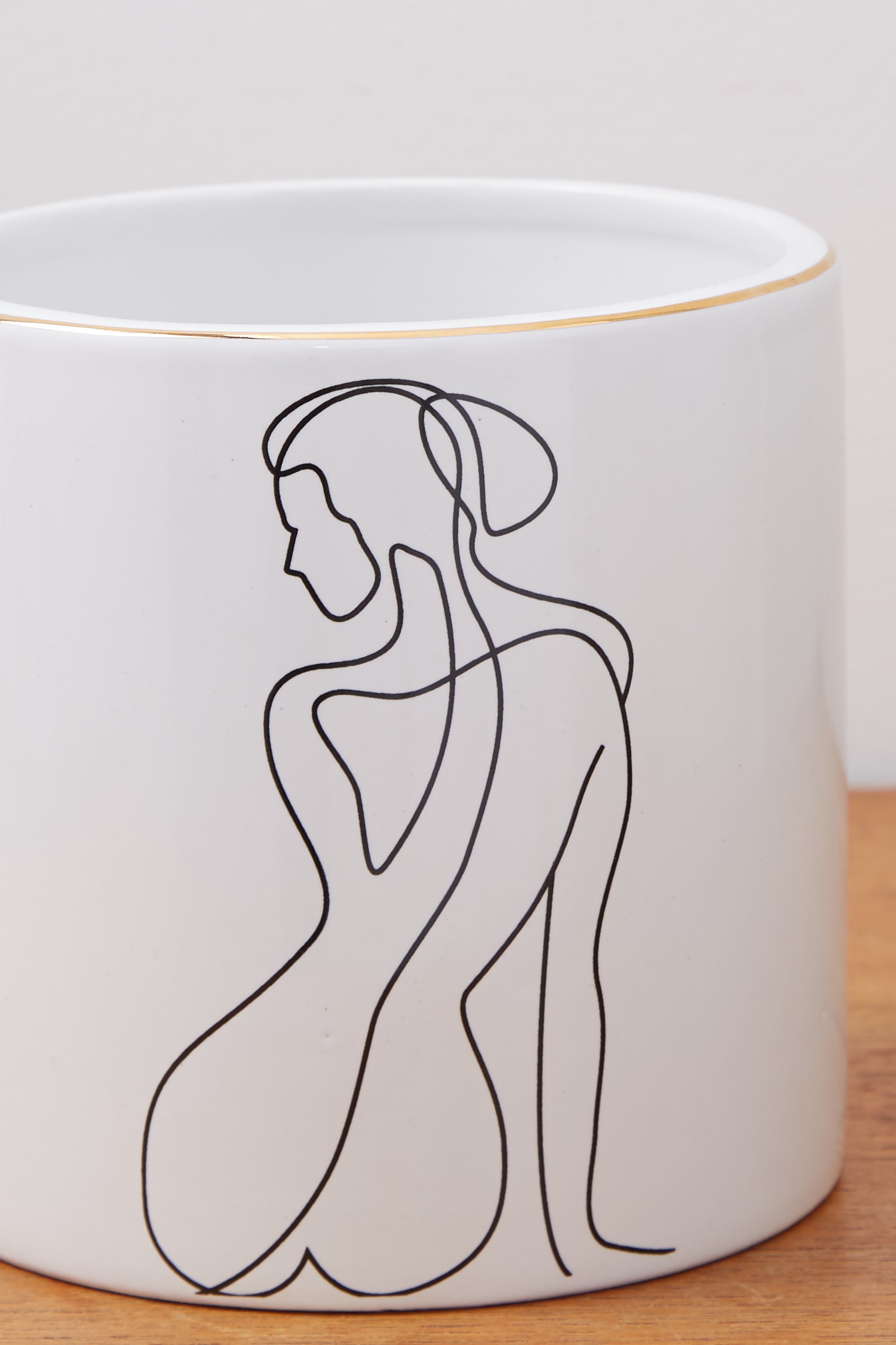 Sitting Woman Planter - Detail 2