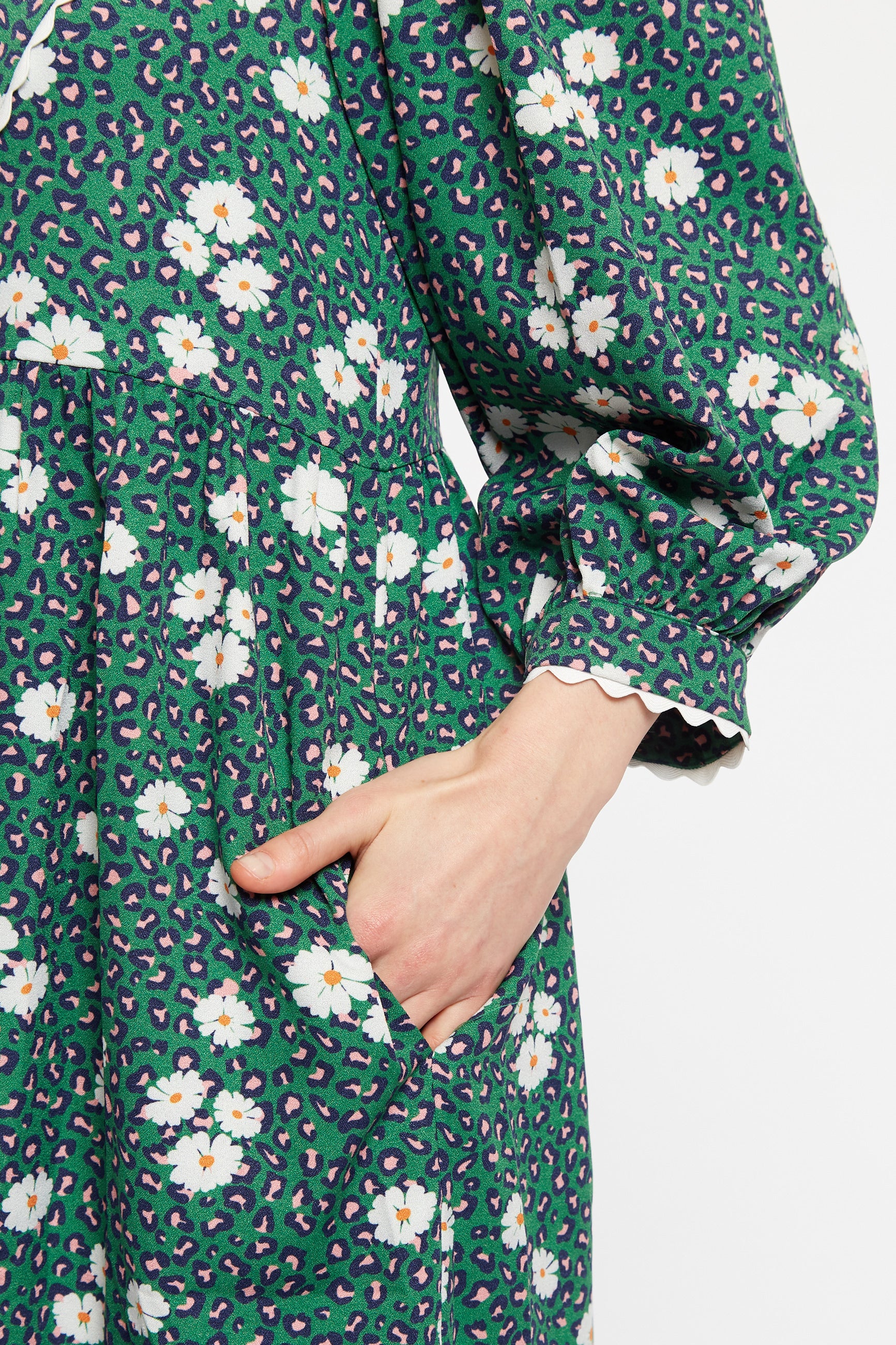 Louche Suzanne Roaring Daisy Print Long Sleeve Mini Dress - Green - Detail 1
