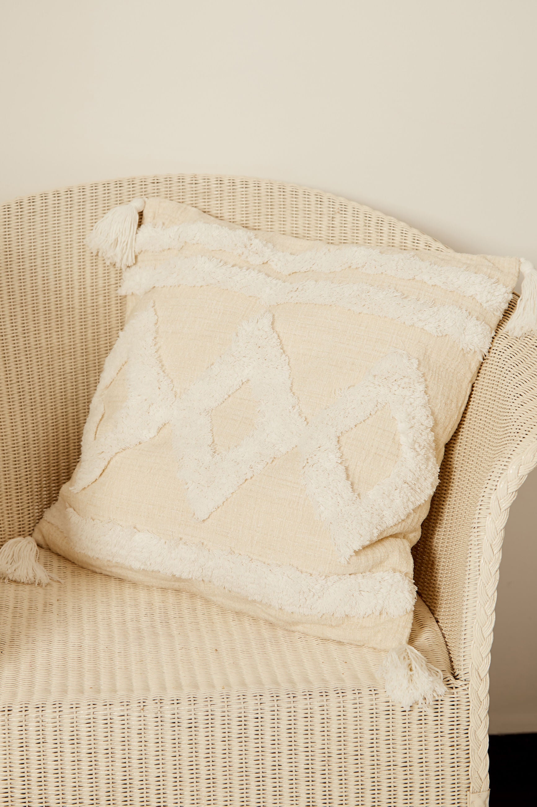 Ruffle Cushion - Diamond - Detail 1