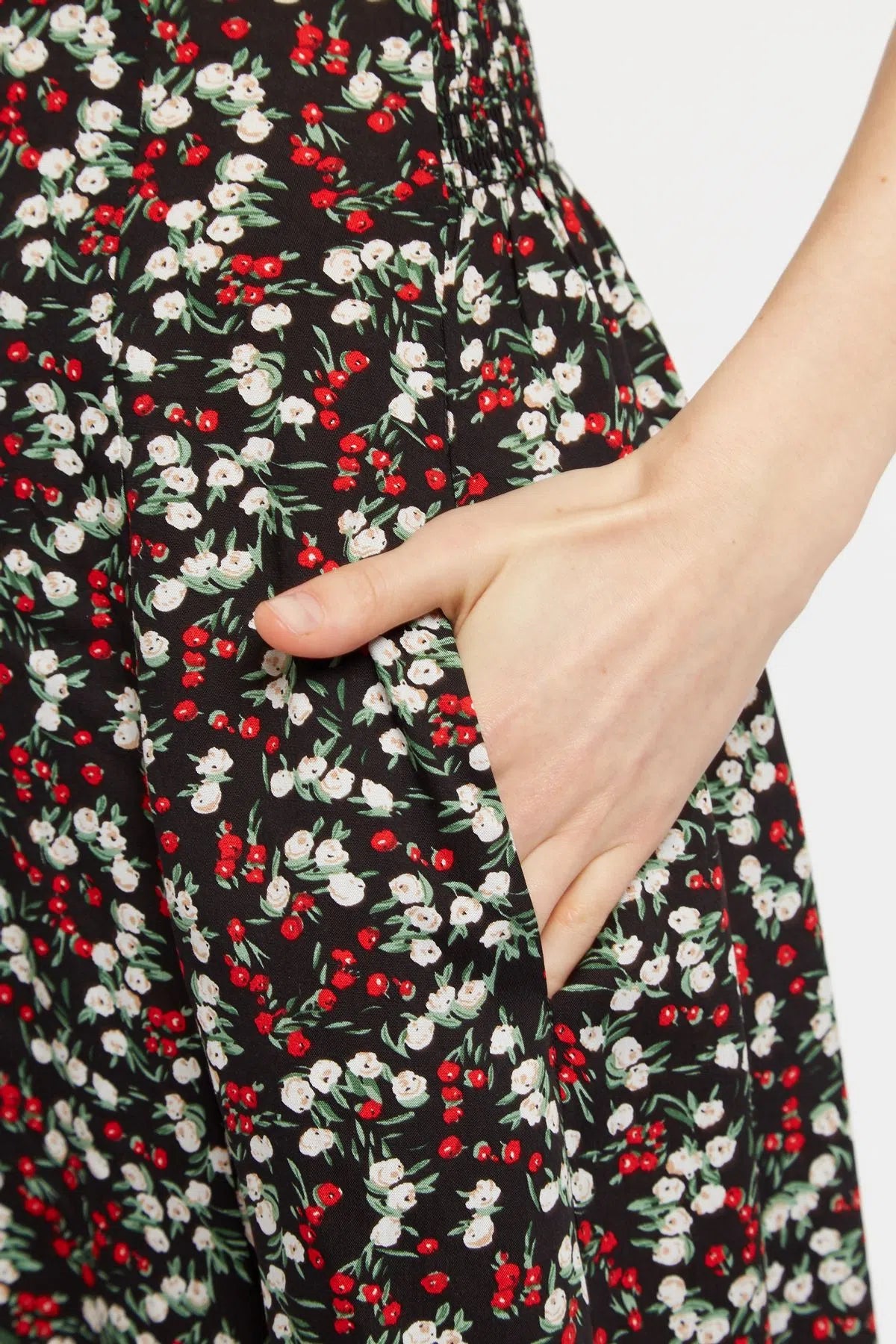 Minerva  Jolly Ditsy Print Puff Sleeve Midi Dress